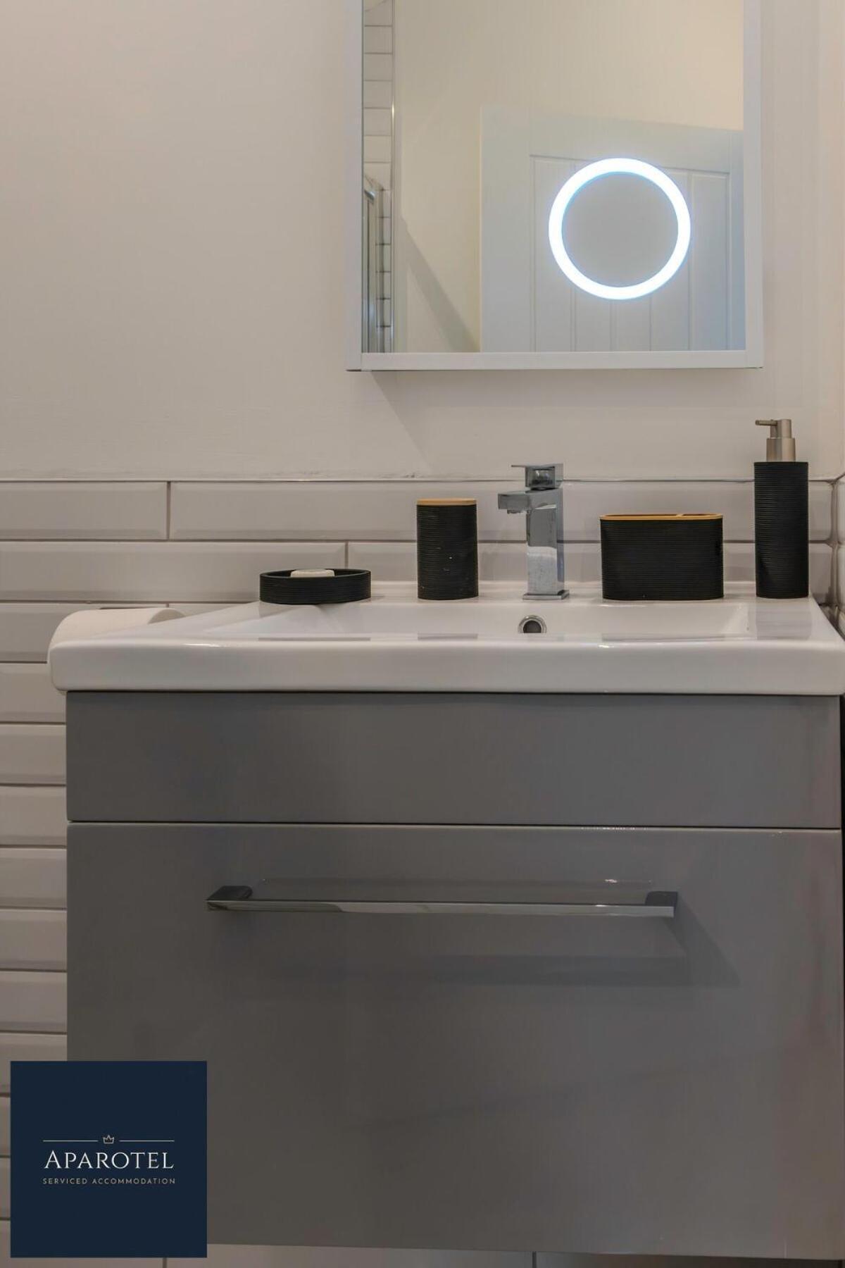 Aparotel Serviced Apartments - Stonehenge, Amesbury Town Centre Zimmer foto
